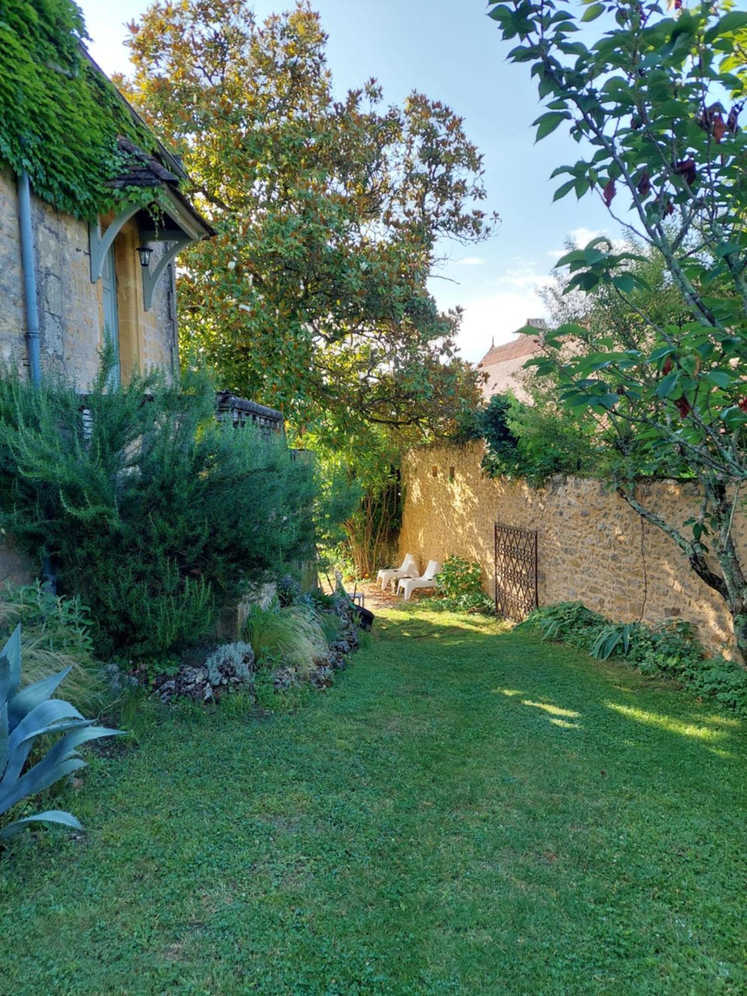 Rue Du Chateau Lalinde Exterior foto